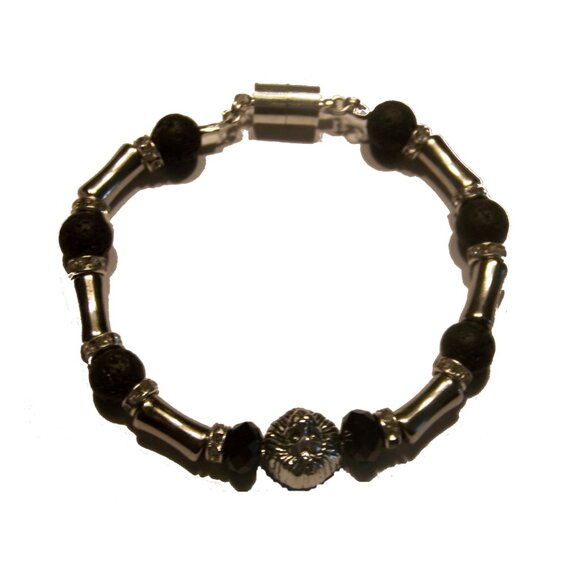 Luxe Lion Head Beaded Bracelet - Picture 3 of 8